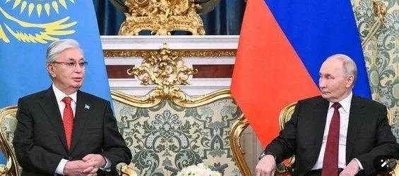 给面子！就在外界哀叹俄罗斯国势渐衰，阅兵式都没人来捧场的时候，中亚重要大国哈萨克
