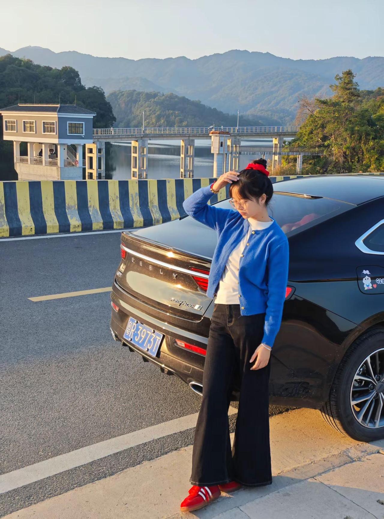 03 开星瑞。能不能看看大家的星瑞！我的看腻了星瑞 吉利汽车 手握方向盘的女孩子