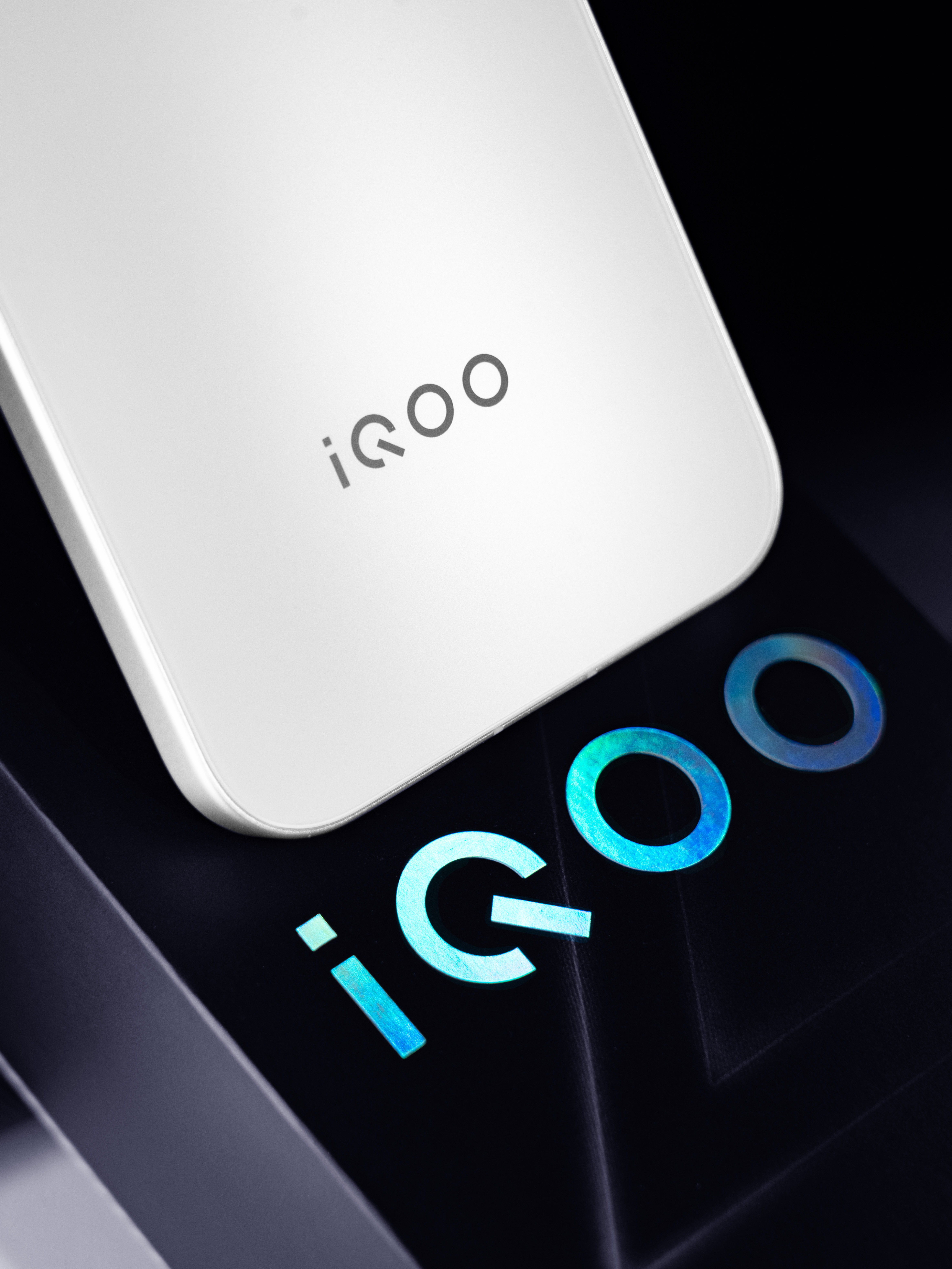 iQOO Z11 Turbo 天光白配色，咋样？