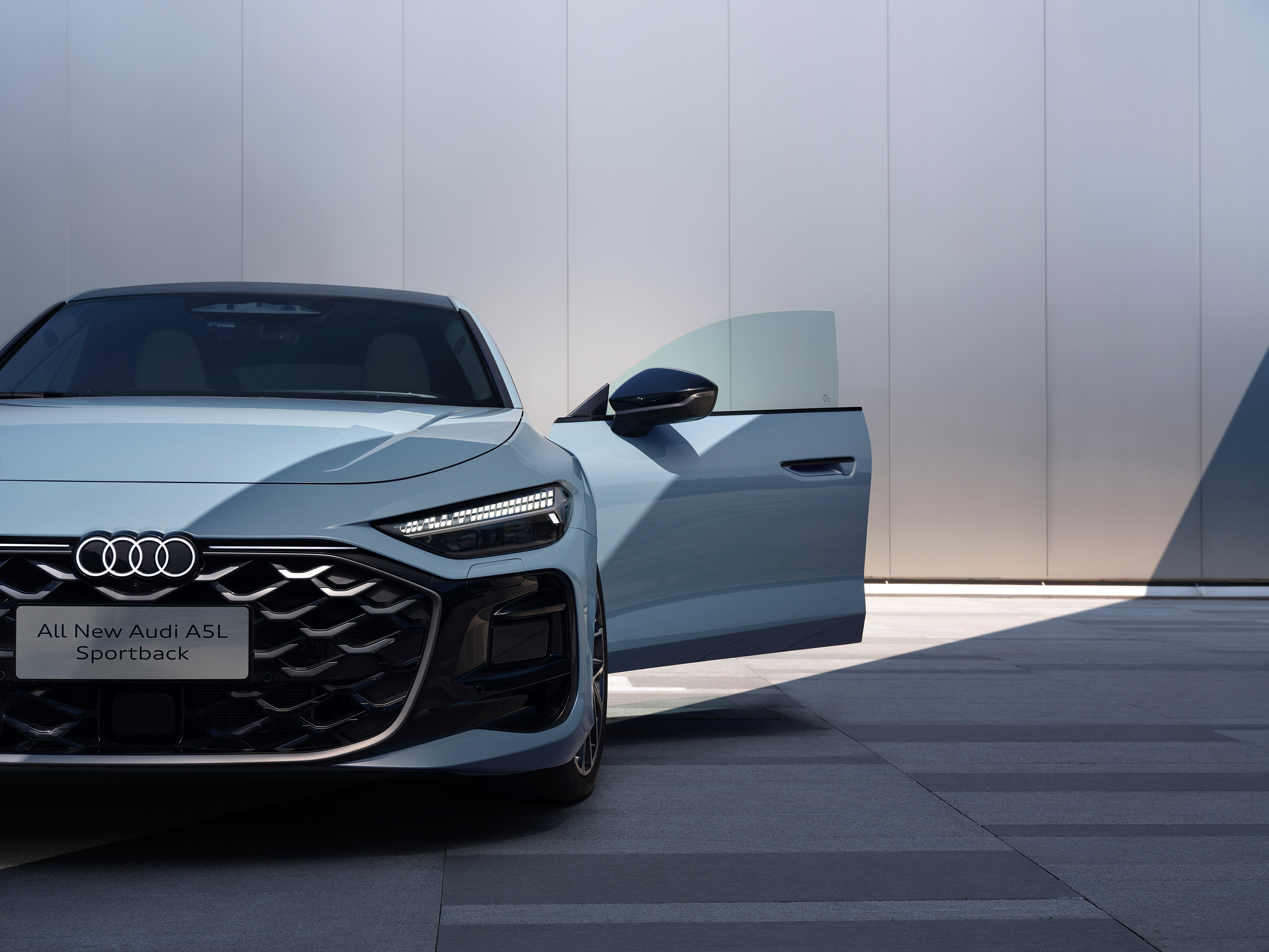 全新上汽奥迪A5L Sportback继承经典溜背轿跑美学，并搭载第五代EA88