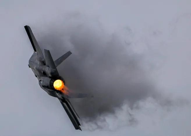 美國內華達州奈里斯空軍基地（Nellis Air Force Base）1名飛行