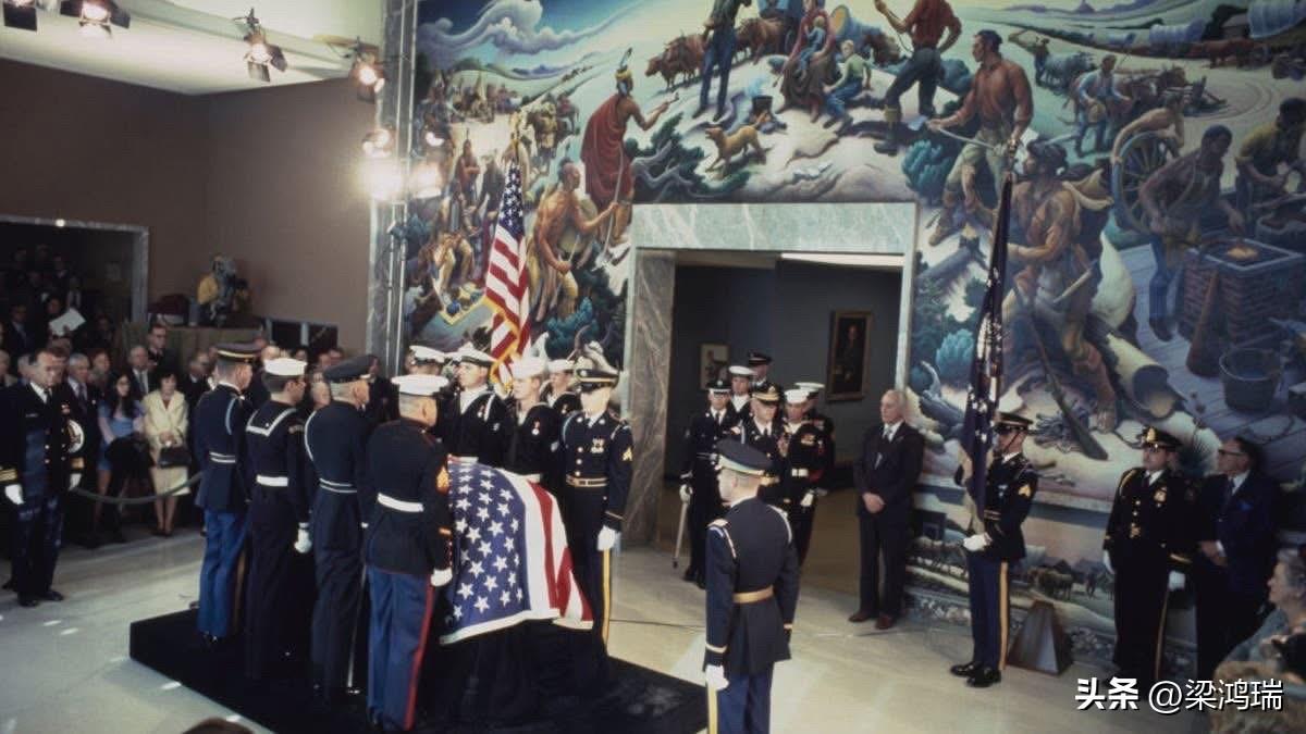 哈里·杜鲁门原本规划了一场隆重的葬礼，但最终取消了这一安排，转而举行了一场规模较