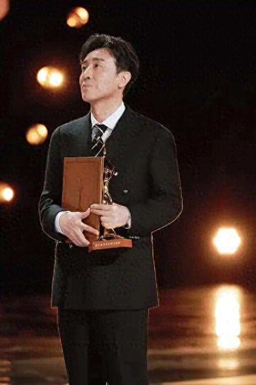 大型翻车现场！第33届金鹰奖多处低级失误刷屏，于和伟脱稿发言