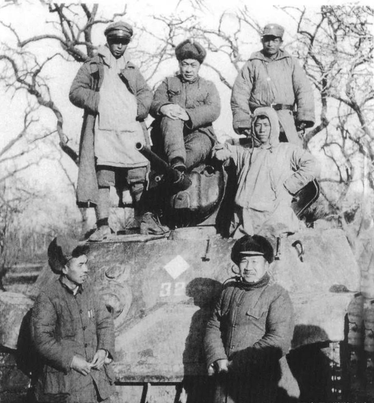 鲁南战役父亲参加炸坦克；敢死队队长。鲁南战役蒋纬国快速纵队被全歼，父亲...
