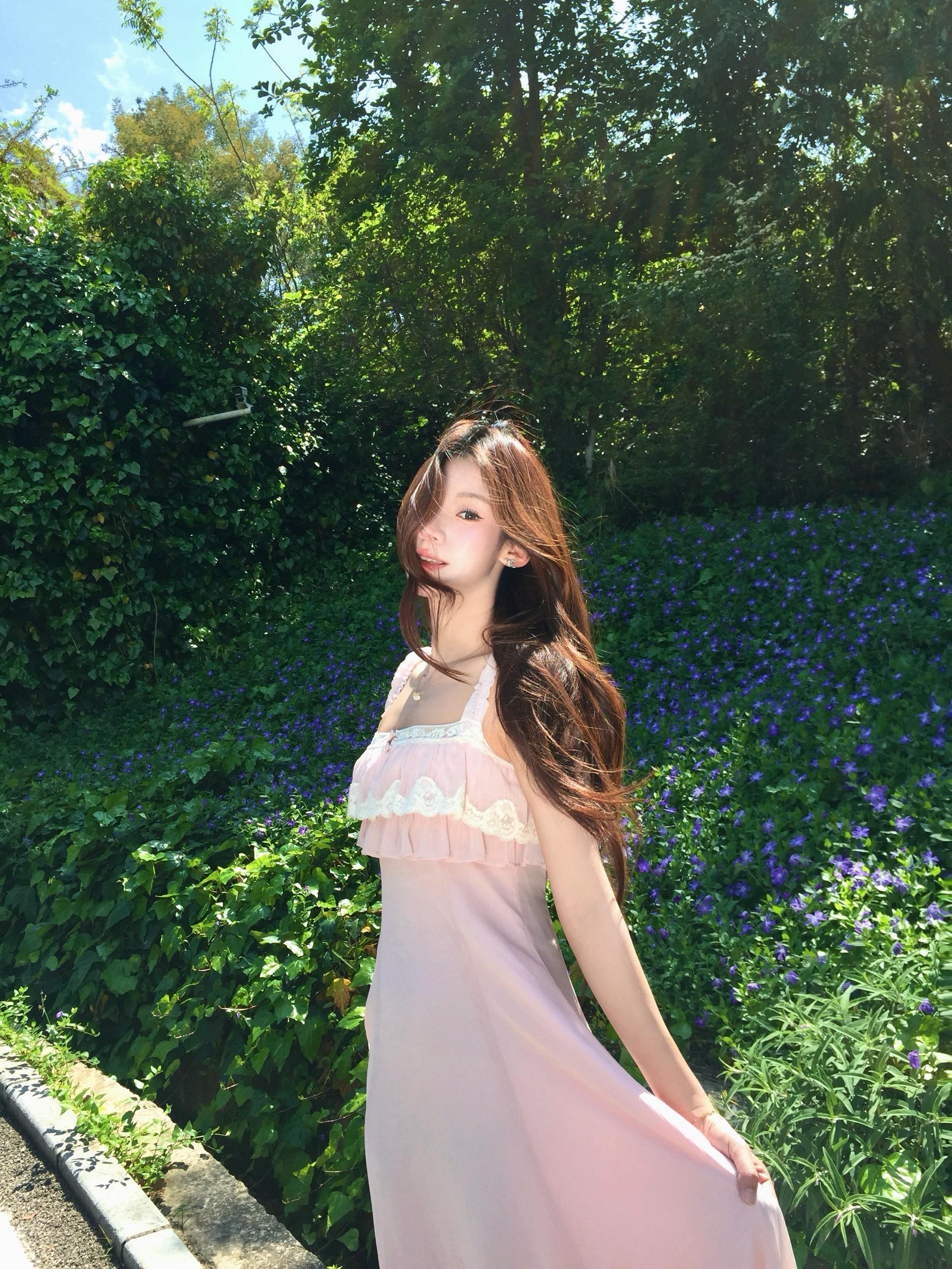 你温柔的长发 在风中划过嘴角