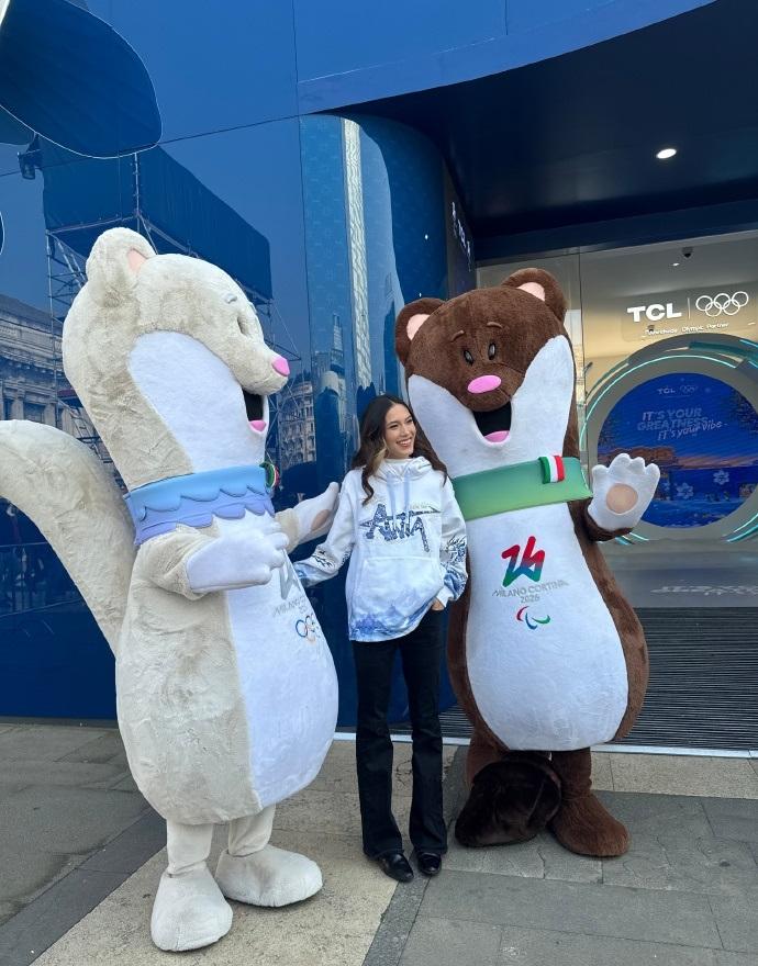 今天谷爱凌在米兰出席时尚活动，她这次搭配了一身运动装，看起来非常的有活力气息。