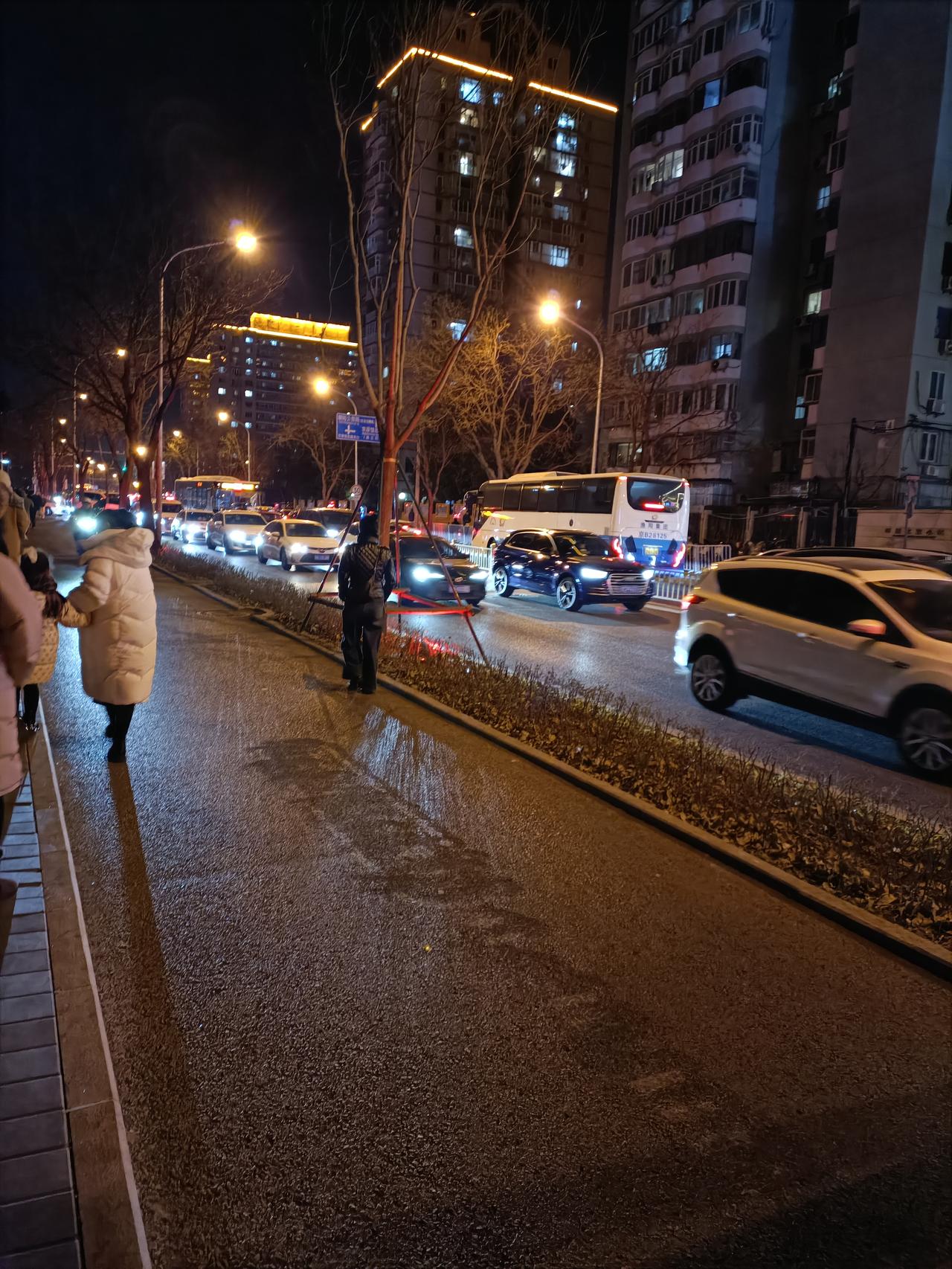 随手拍张照跨年夜，蓝色港湾是今年全球联欢的分会场，因此人这么多