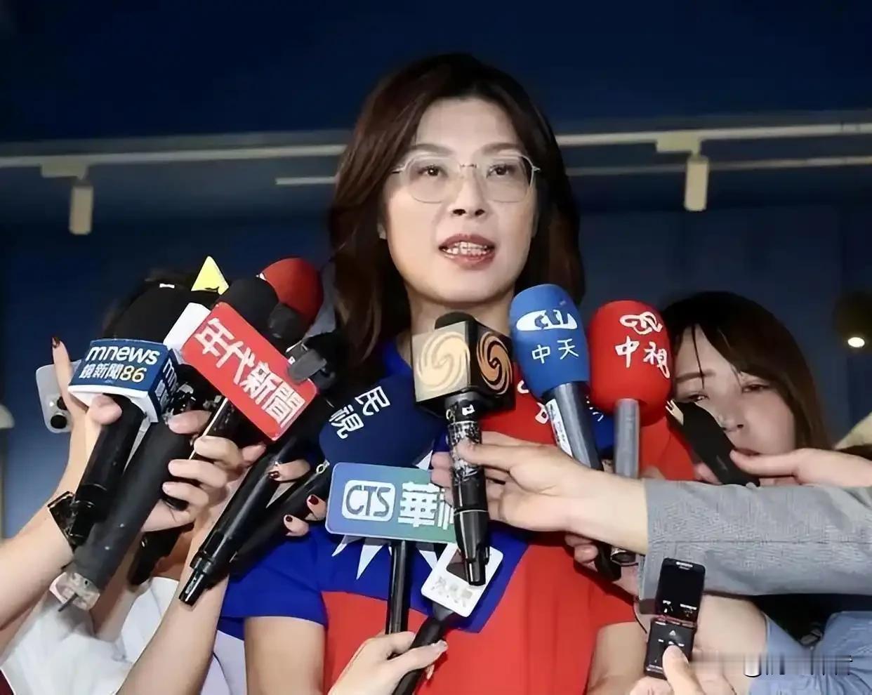 好多台湾政客谈统一说要考虑2300万台湾人的意愿和感受。这明显就是是台湾政客不想