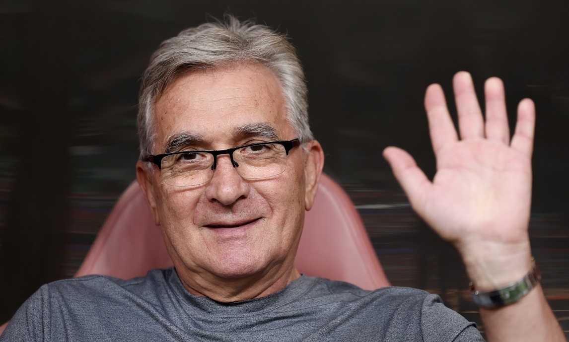 伊万退休前国足主帅伊万42年执教生涯划上句号 据报道，北京时间10月30日凌晨，