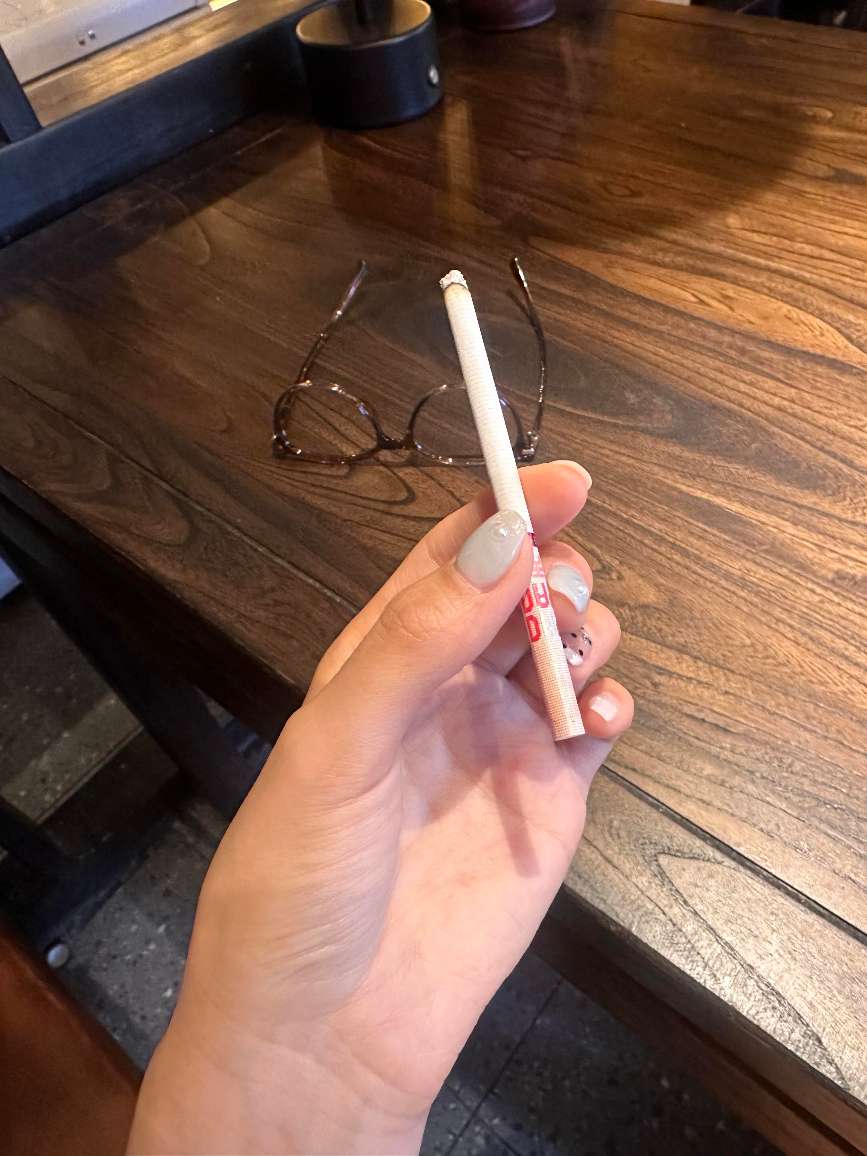 当人群里再也没有你想要的东西,你自然就不会往人群里挤了。 