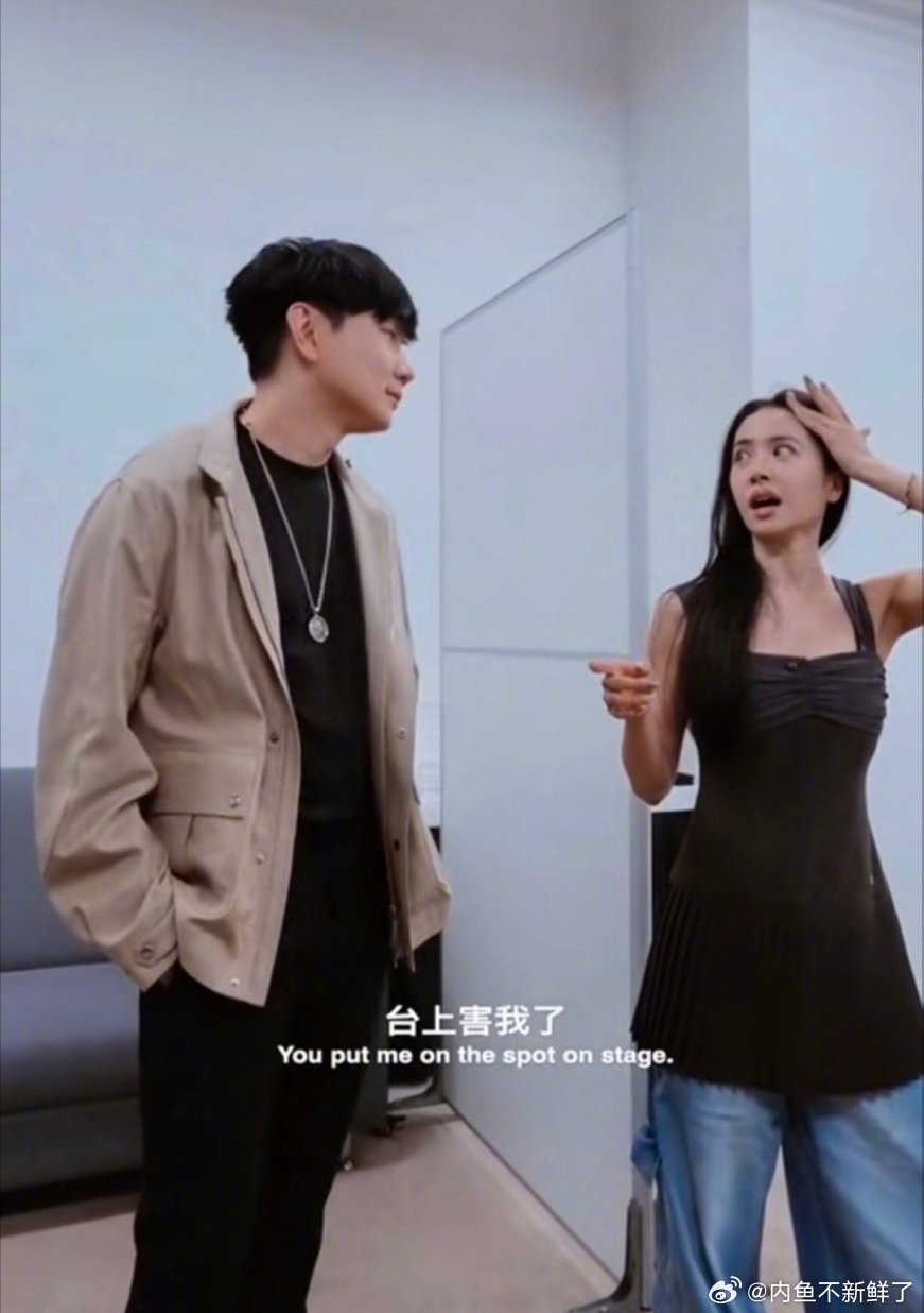 林俊杰很怕跟蔡依林同台聊天想当年蔡依林是林俊杰的演唱会嘉宾 台上大胆调侃蔡依林林