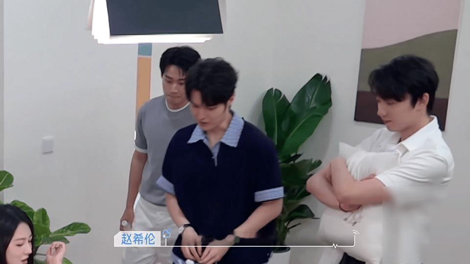 恋综里聊上明朝那些事儿了谁能料到在心动的信号嗑糖，结果看成历史纪录片！沙玥儿独自