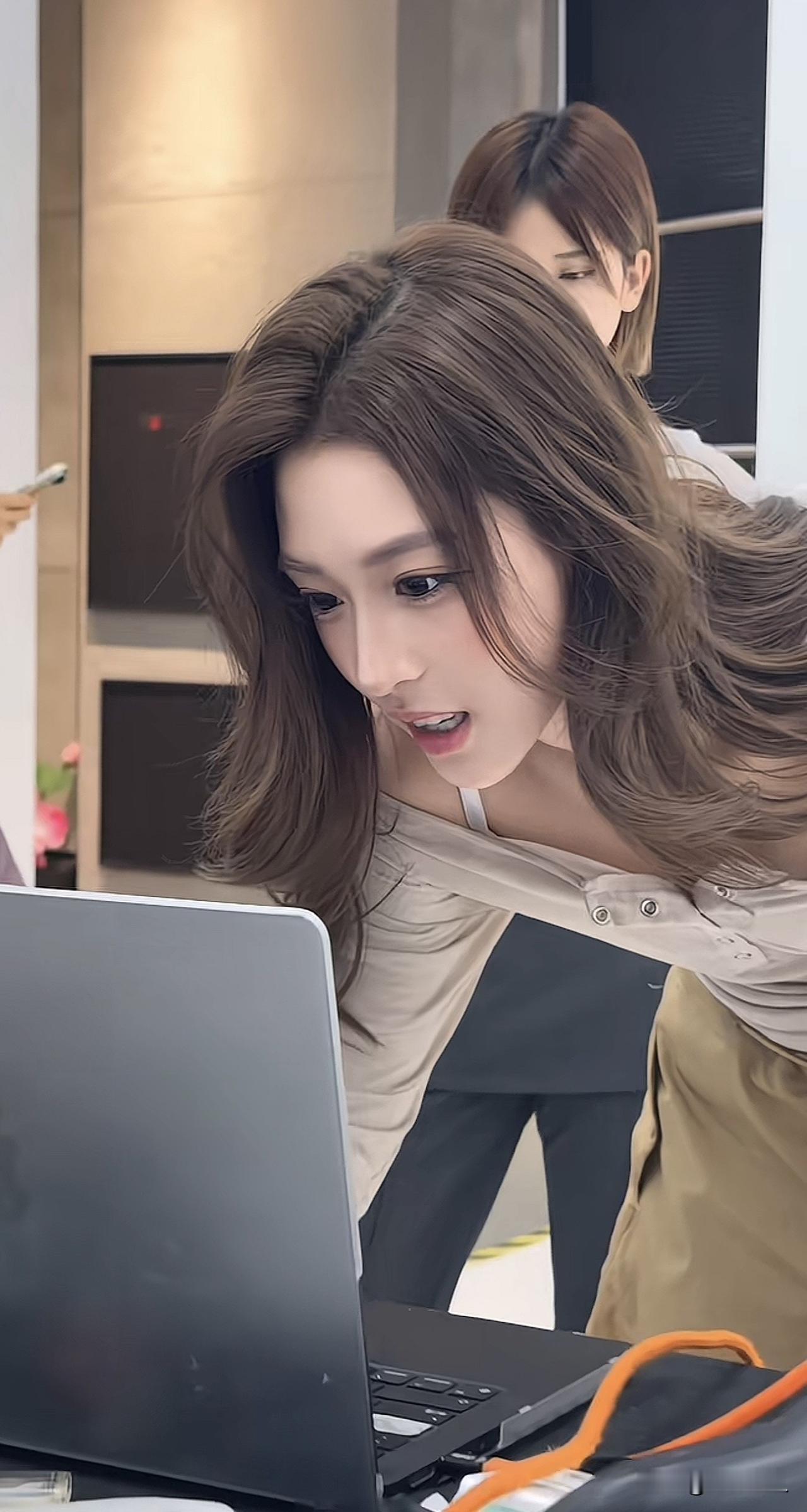 【新思维】焦虑时代：世人痛苦的根源终极解析

前言

物质日渐丰盈，人心却愈发焦
