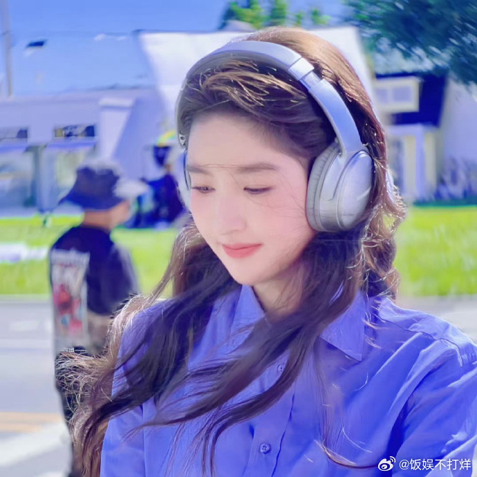 王玉雯好紫真的被王玉雯的紫色穿搭拿捏！姐姐和紫色适配度百分百，冷艳飒爽，气场全开