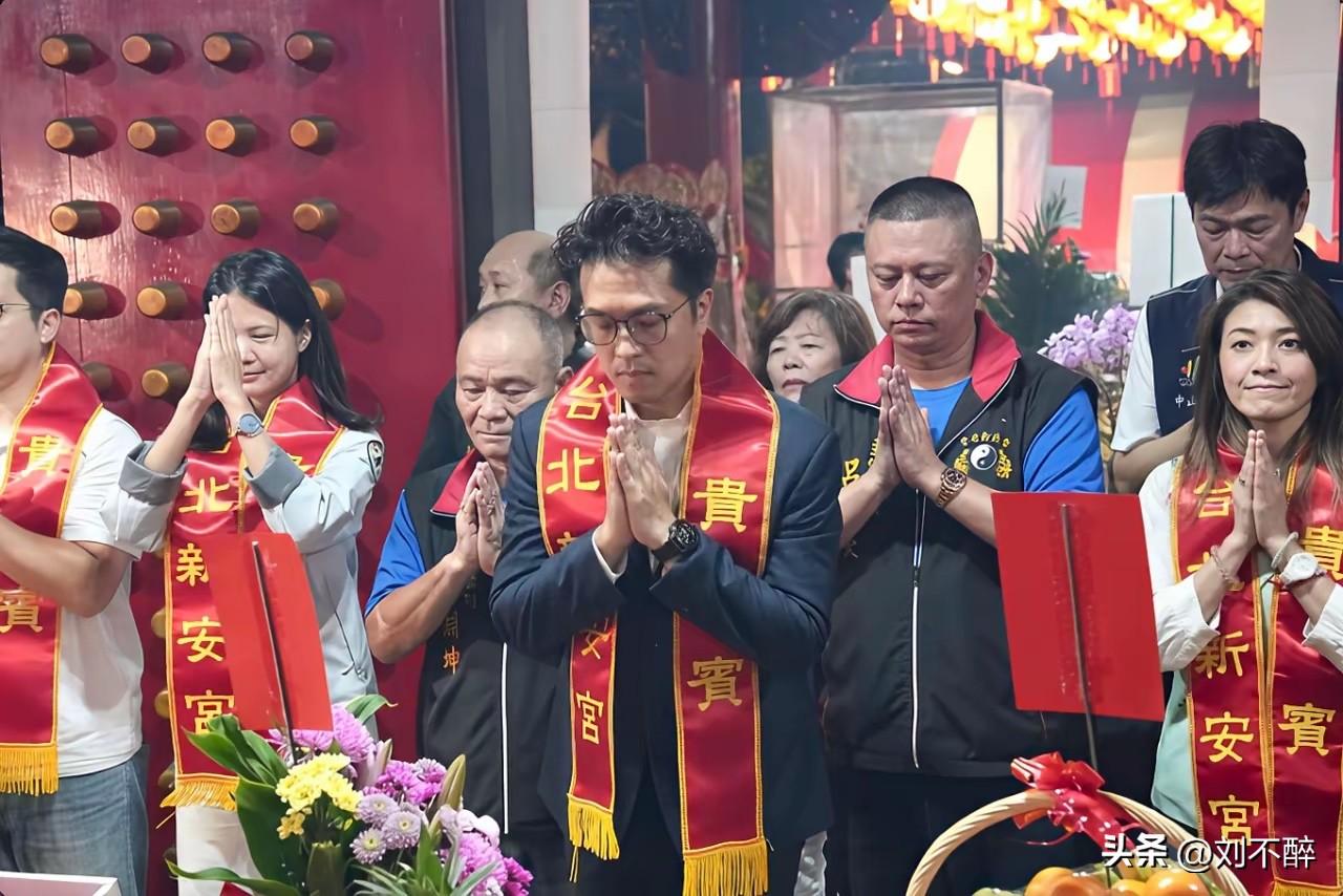 沈伯洋也配谈“忠义”？
8月6日，台北市长参选人沈伯洋前往新安宫，参加关圣帝君圣