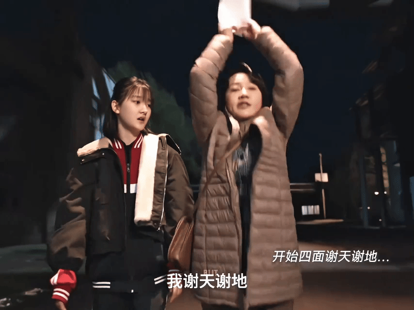 闫妮一言不合就跳舞 闫妮演的任美艳，用“谢天谢地”转圈和跳探戈赶人两个名场面，精