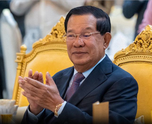 洪森开始飘了，接连三次预言泰国政局应验。


一是预言泰国三个月内换总理，洪森通