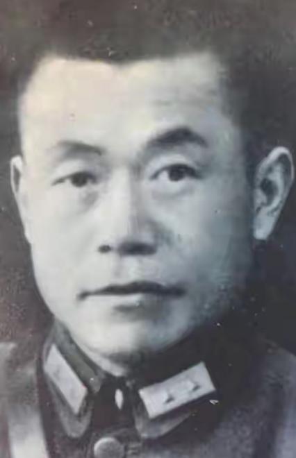 1949年，邱清泉战死之后，老婆带着几个孩子一路逃到福建，就等着上船去台湾，结果