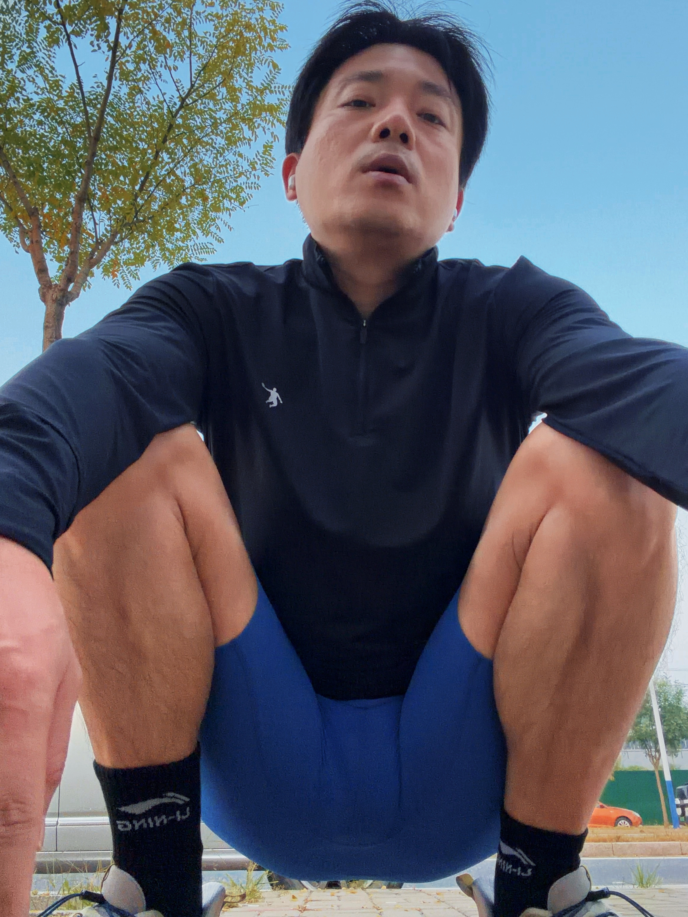 跑步打卡[超话]  天凉了，穿个长袖跑步 ​​​