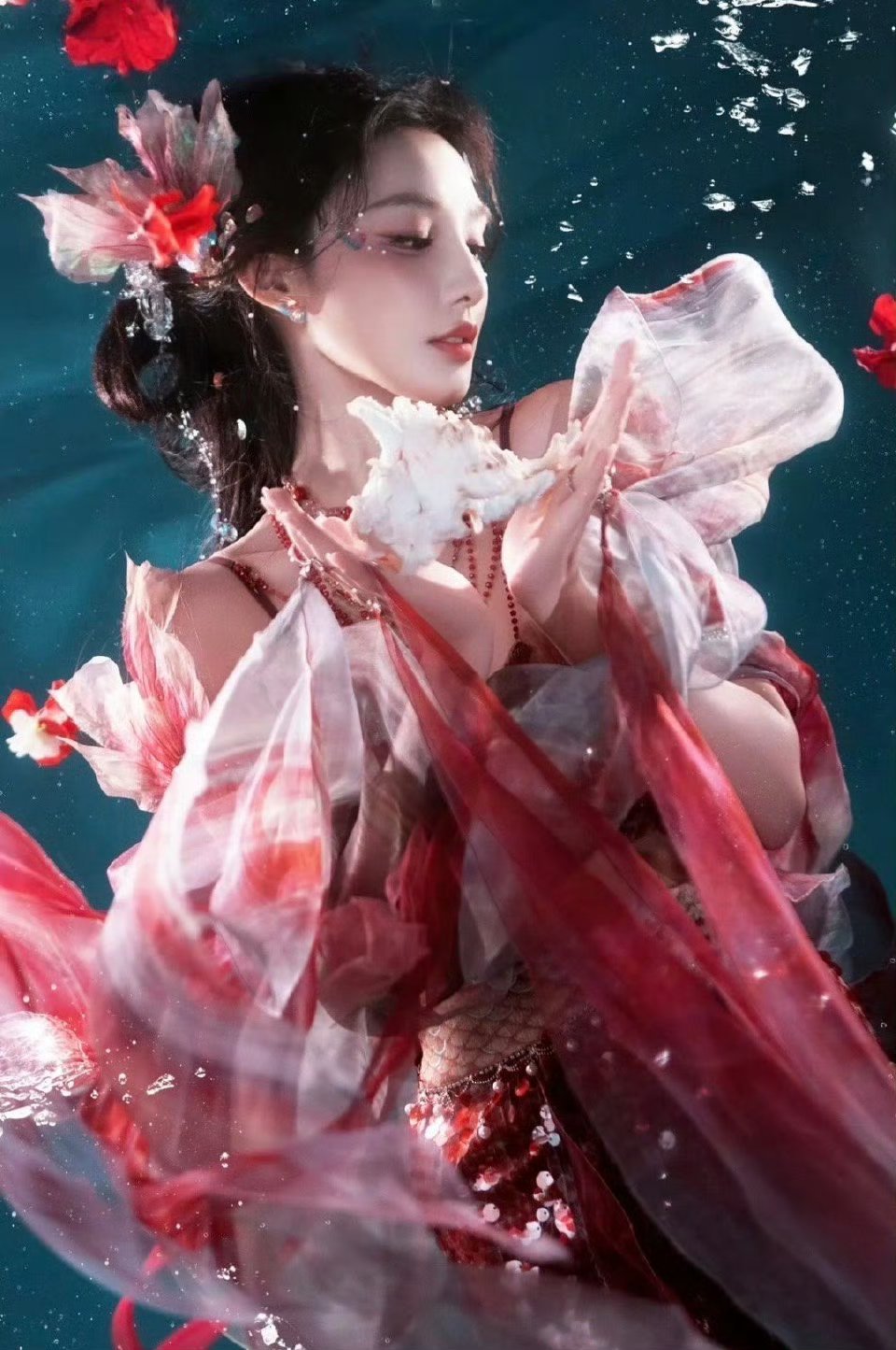 彭小苒 女人不狠地位不稳 粉丝心疼瘦太多，彭小苒翻牌回复超励志！“女人不狠地位不