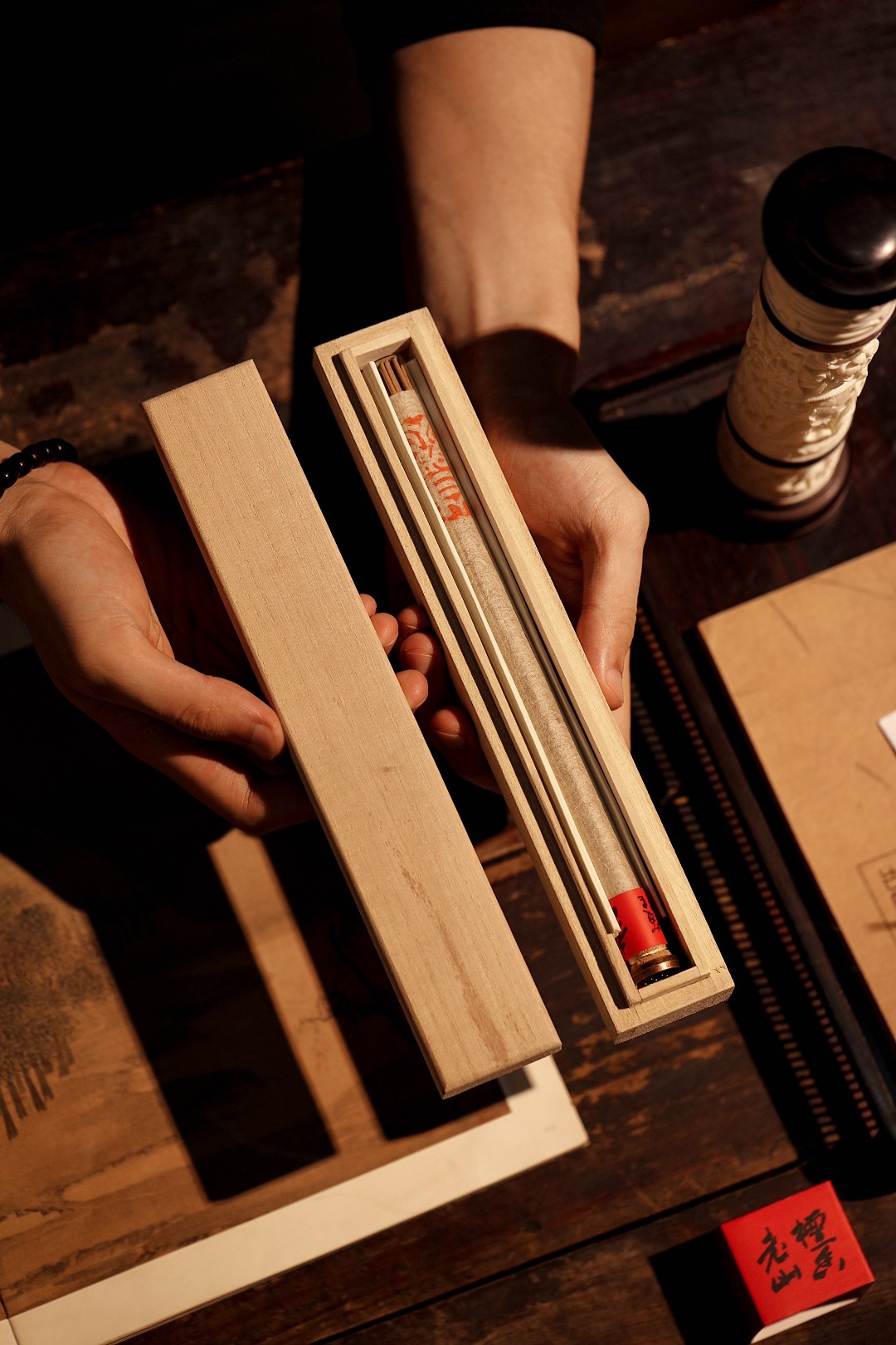 老山檀香 | 线香10g/管正区老料沉水级陈年纯檀香粉而制，香韵醇厚，经久不散，