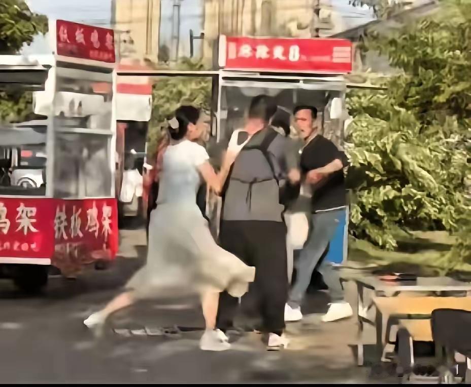 安徽裤头套头事件，伤害性不大但侮辱性极强。为防止他人效仿，建议国家立法，今后中国