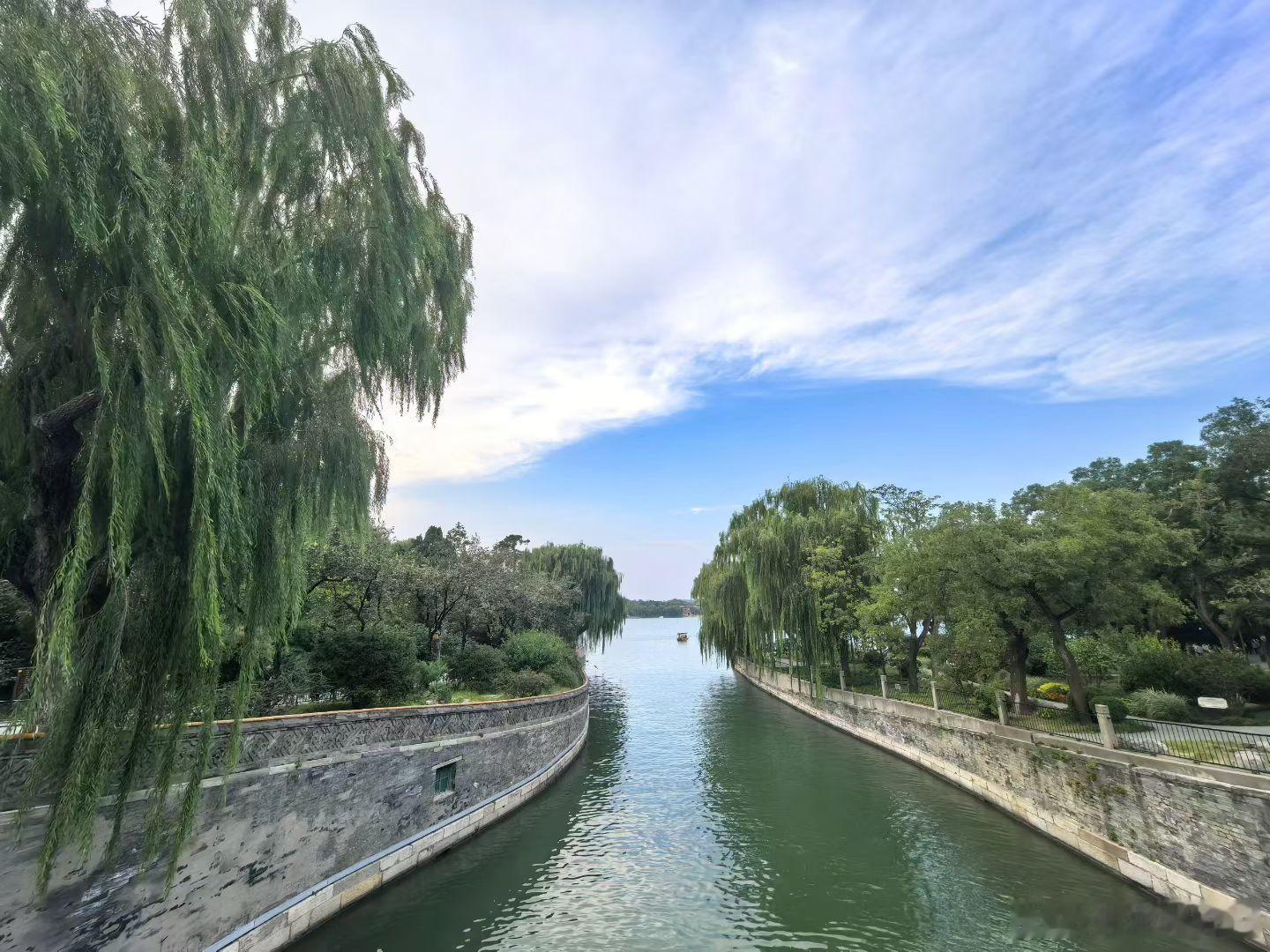 起个大早，必须去逛逛北海，把秋分过处仪式感。 ​​​