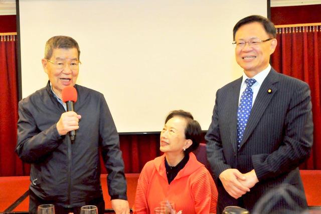 萧万长捐款力挺，张启楷：延续优质施政
国民党大佬萧万长透过政治献金捐款，以具体行