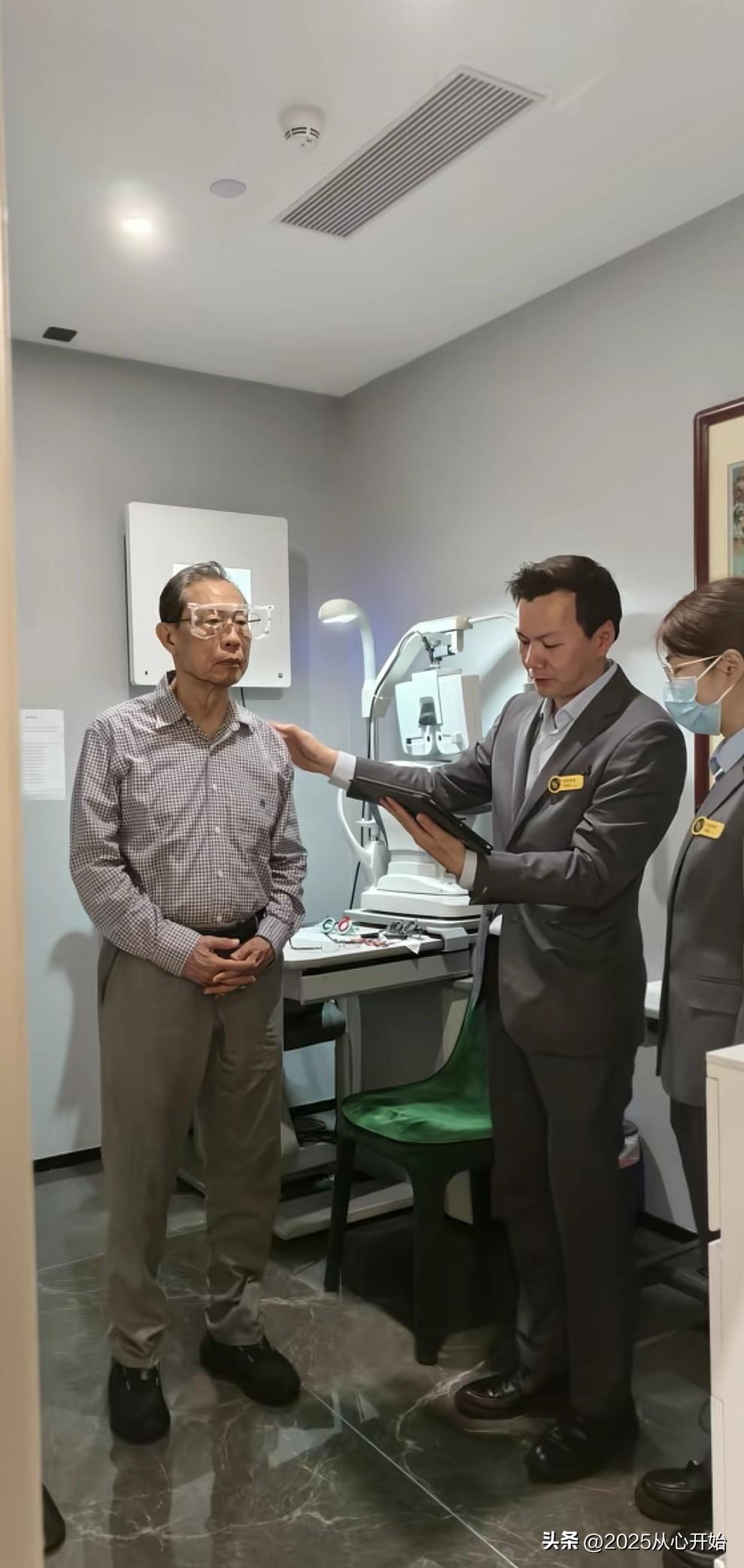 近日，新冠疫情的领军人物，我国工程院院士钟南山教授去广州一家眼镜店配眼镜，店老板