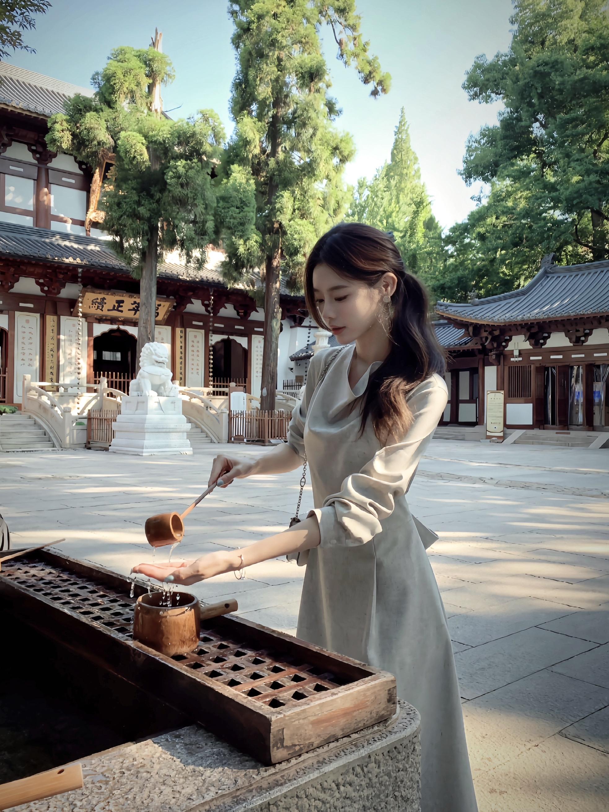 相遇时我们夸赞命运的巧合 分开时是否怨恨命运让我们相遇