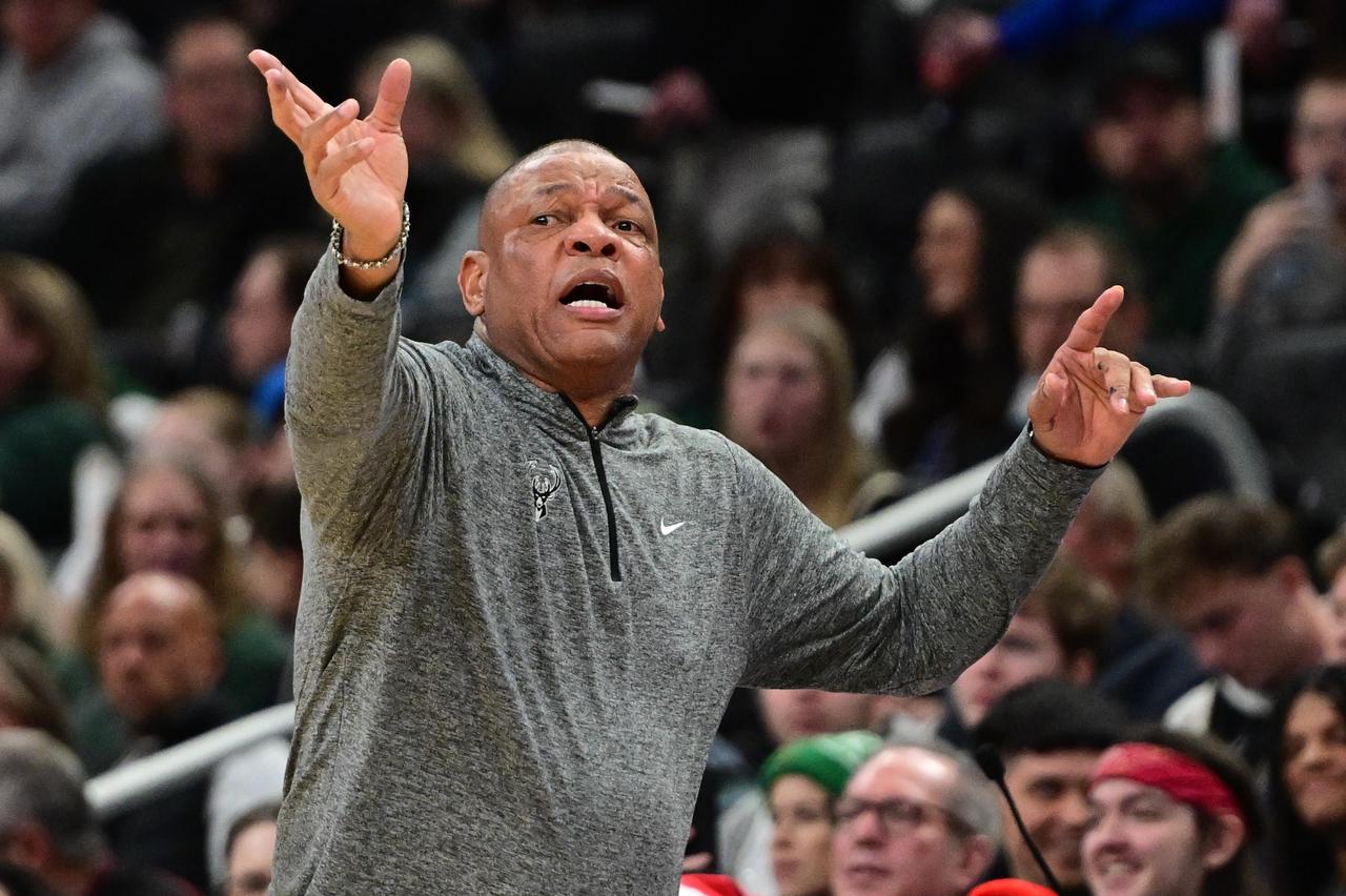 里弗斯你可别太抽象啊！
据ESPN记者Shams报道，对阵凯尔特人前的一次球队会