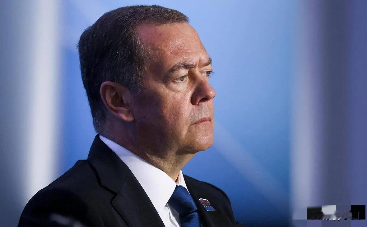 梅德韦杰夫：格陵兰或可加入俄罗斯，建议特朗普抓紧行动，
1月12日，俄罗斯安全会