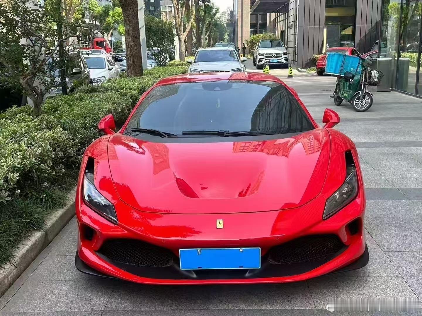 法拉利F8，红红配色，带赛道座椅 ​​​