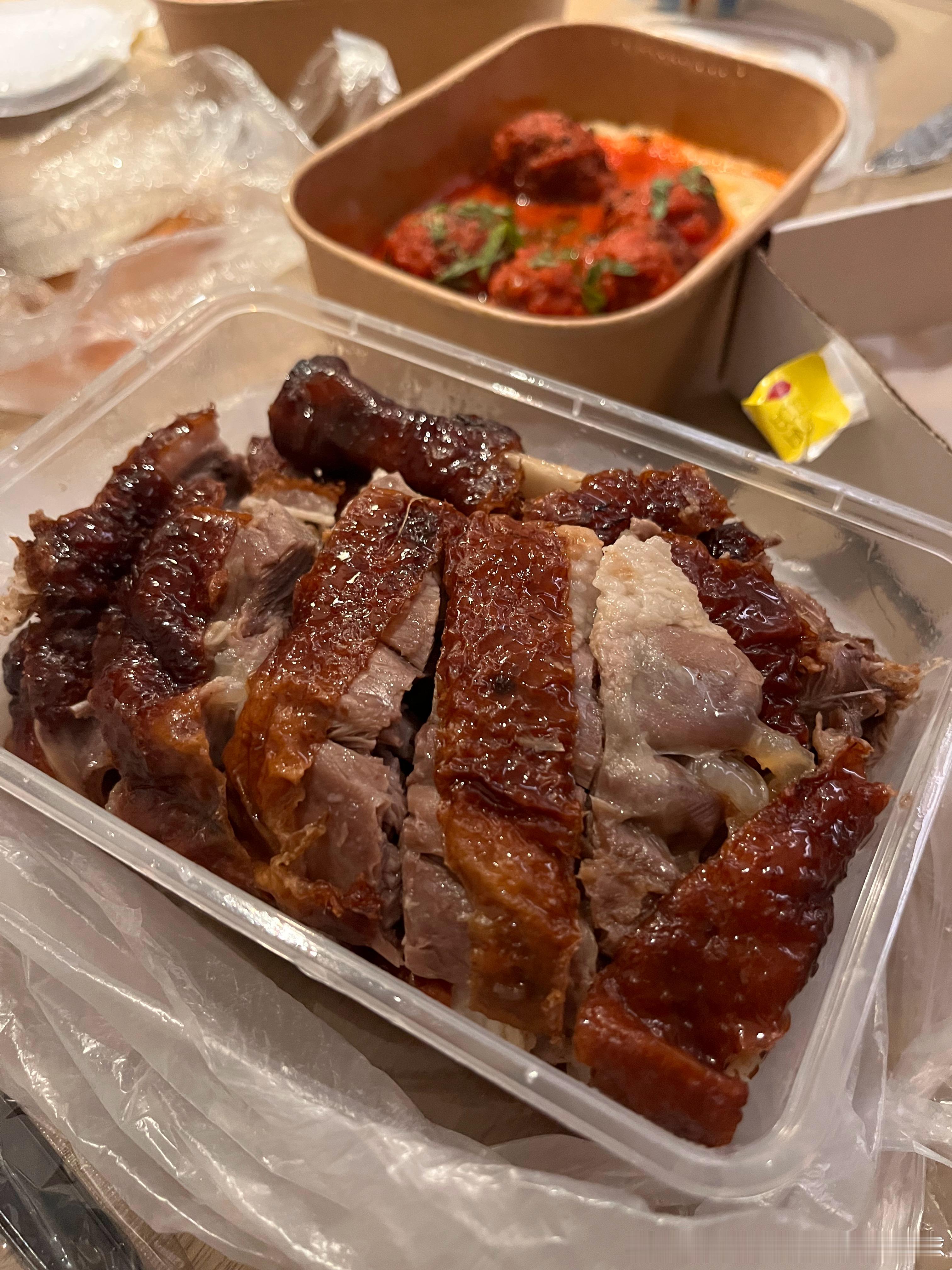 全北京唯一一只鹅（？（从广东坐飞机带过来的烧鹅 