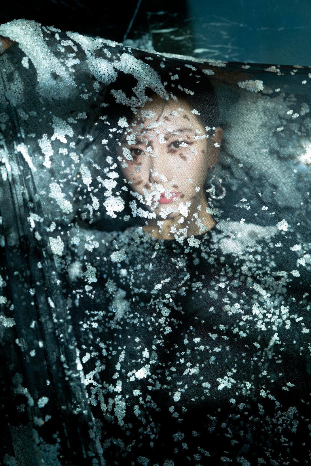刘诗诗｜VOGUE时尚之力盛会造型初雪里的暗夜天使 ​​​