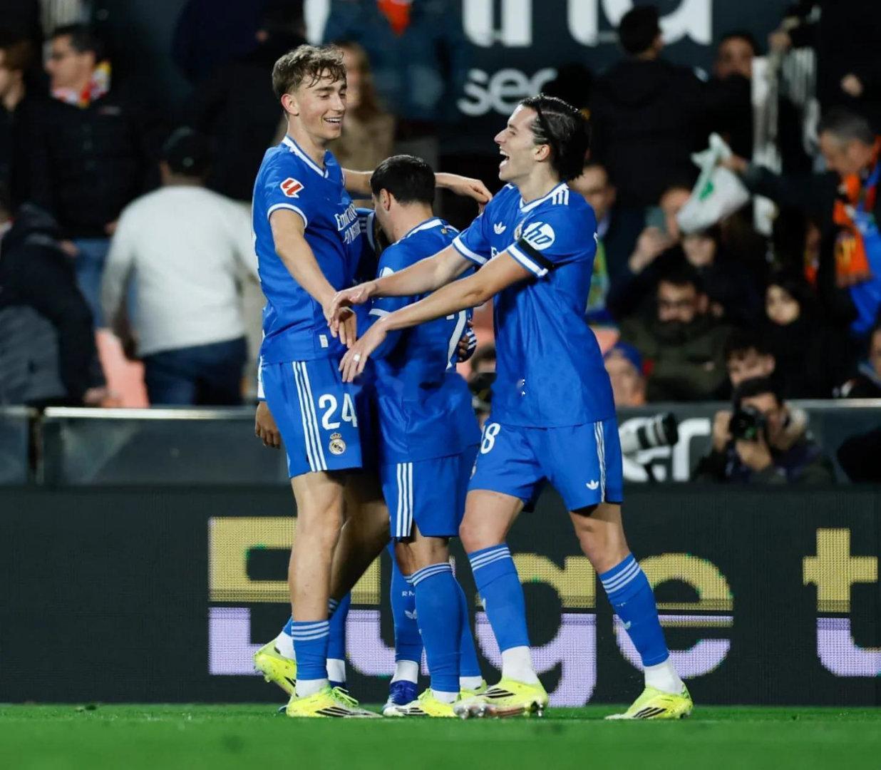 02月09日讯 西甲第23轮，皇家马德里2-0战胜瓦伦西亚，赫伊森助攻卡雷拉斯首