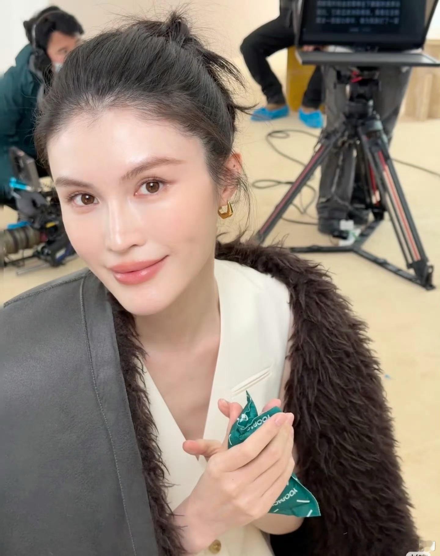 何穗孕中期吃一顿饭胖三斤不要一聊女性话题就是胖瘦美丑了吧男的不怀孕还一顿饭胖三斤