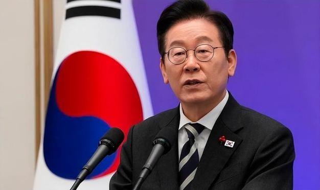 美国73年来第一次这么做！李在明还没到中国，特朗普先对韩国下手，李在明将如何抉择