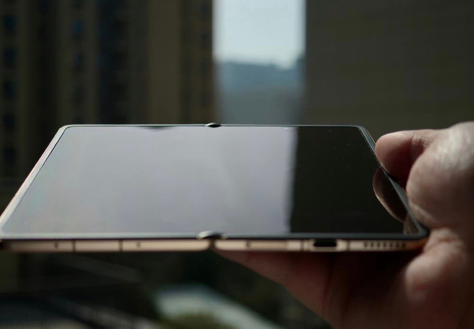 荣耀Magic V6不仅性能强，折痕控制还很不错，就等这款折叠屏手机了