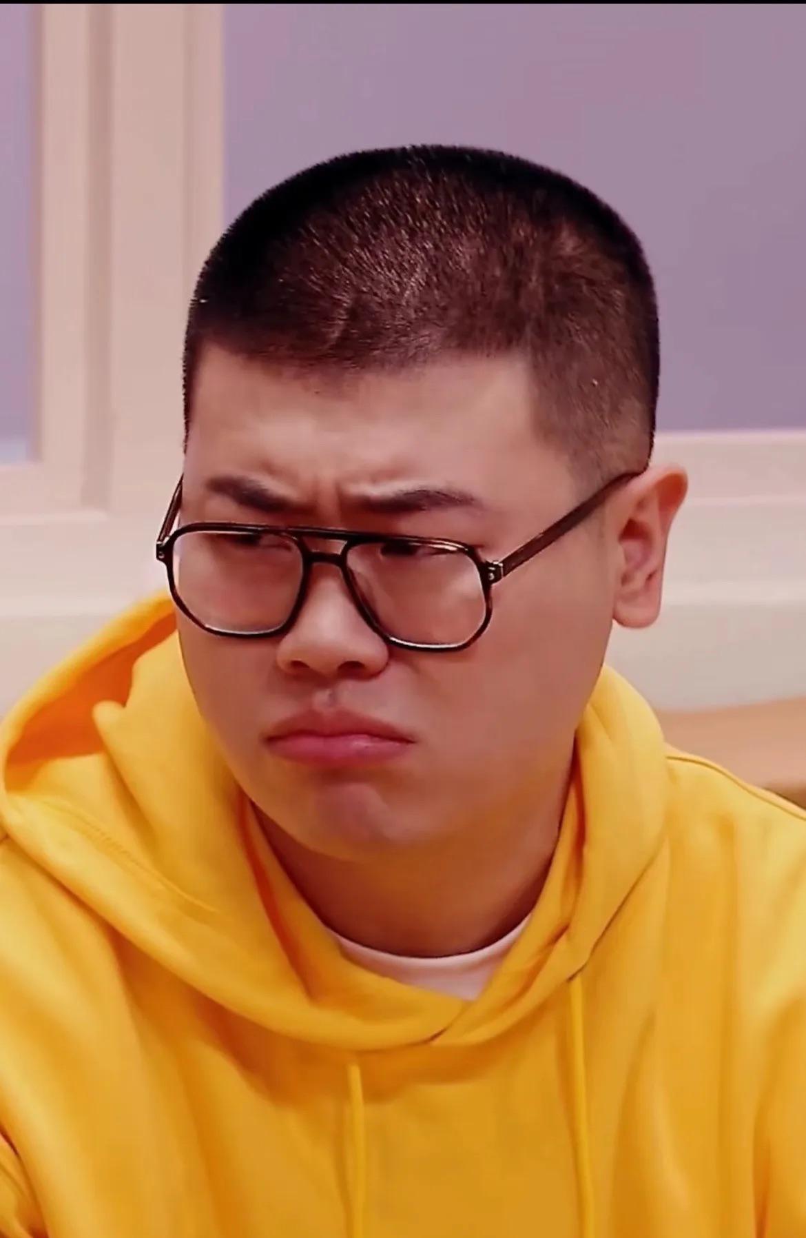 这个综艺的笑点基本被吕严承包了！最近只挑他的片段看！从妈妈的角度看，真是个把自己