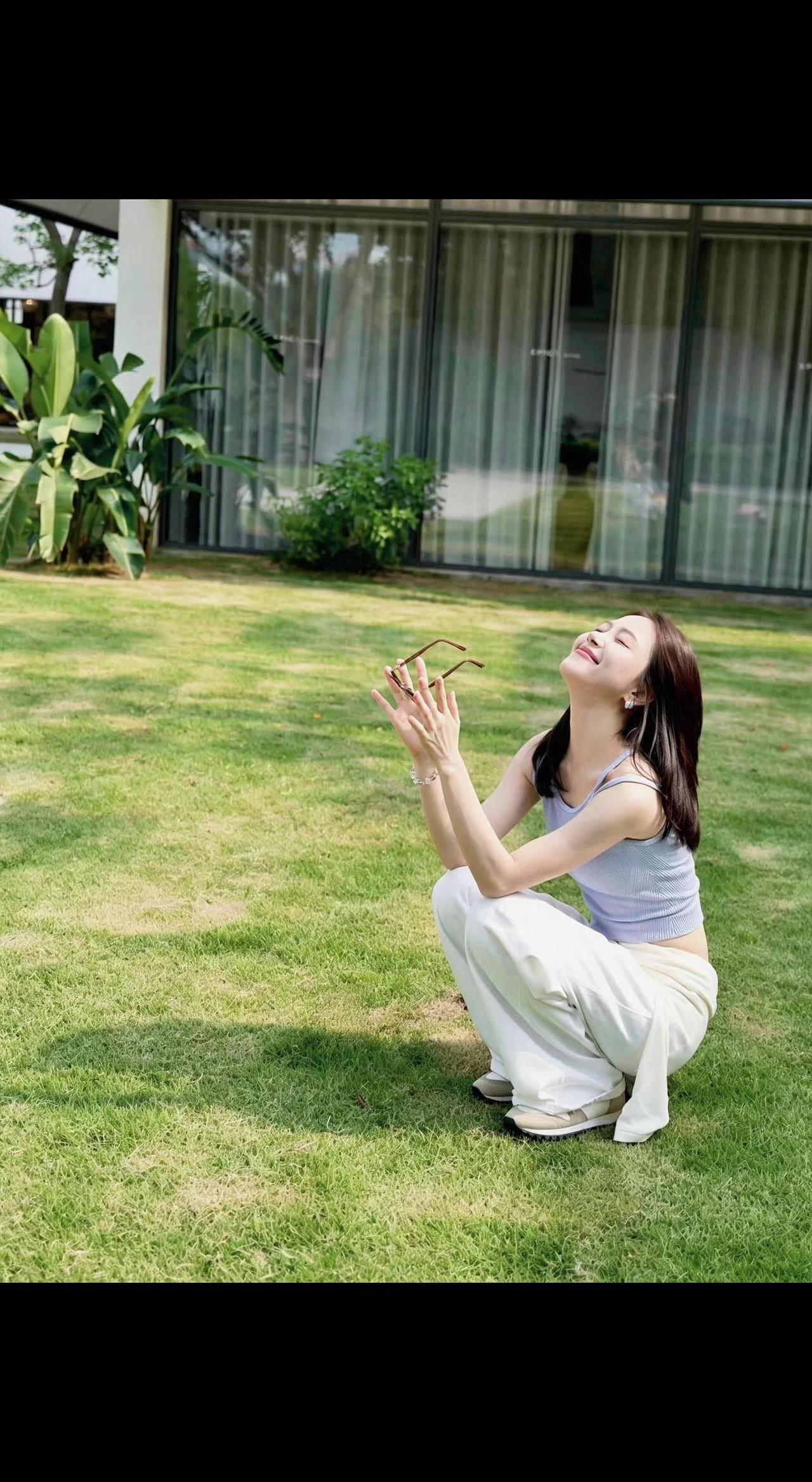☀️ 把阳光揉进掌心 风就成了会跳舞的诗💃 此刻连影子都在偷笑呢～