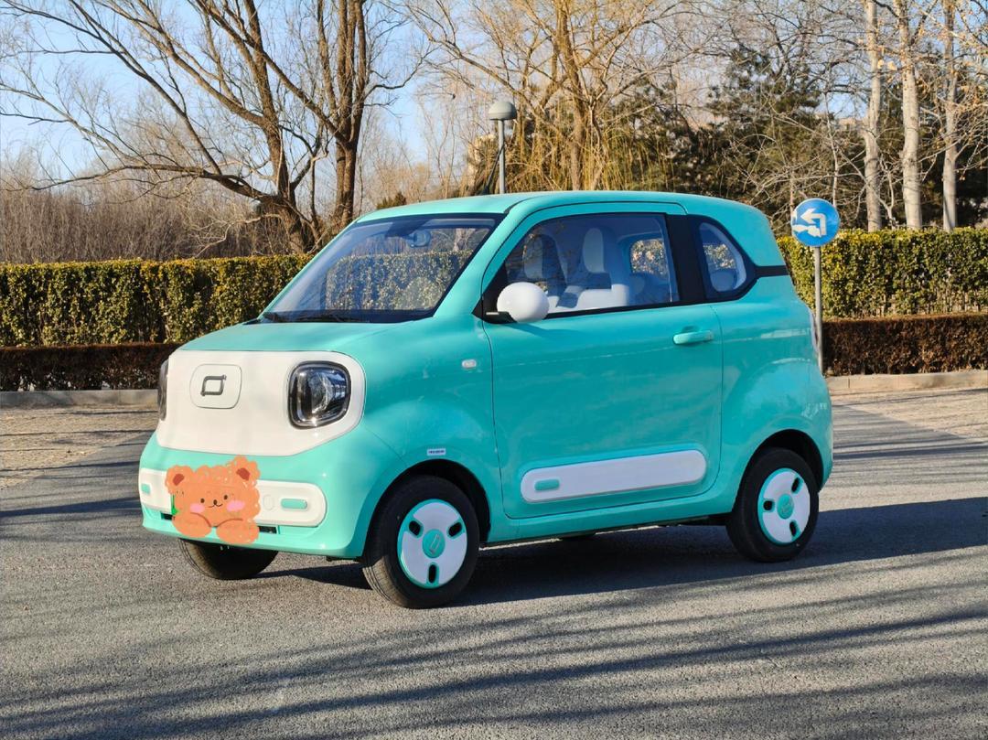 太搞笑了[笑哭]
近日，云南昆明一女子开着自己心爱的小电动汽车一不小心冲进了河里