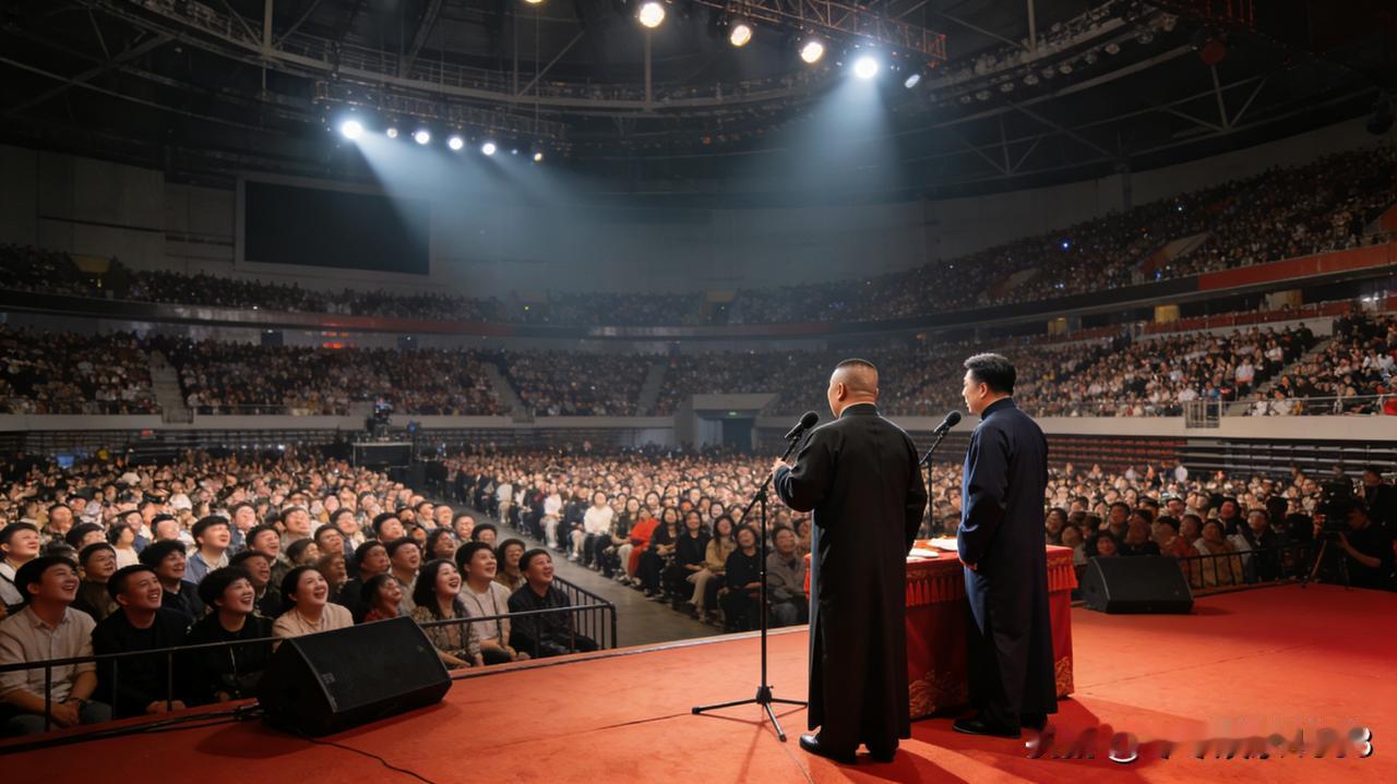 郭德纲郑州相声专场现场坐满万人！今日下午，德云社创始人郭德纲晒出九宫格演出照，配