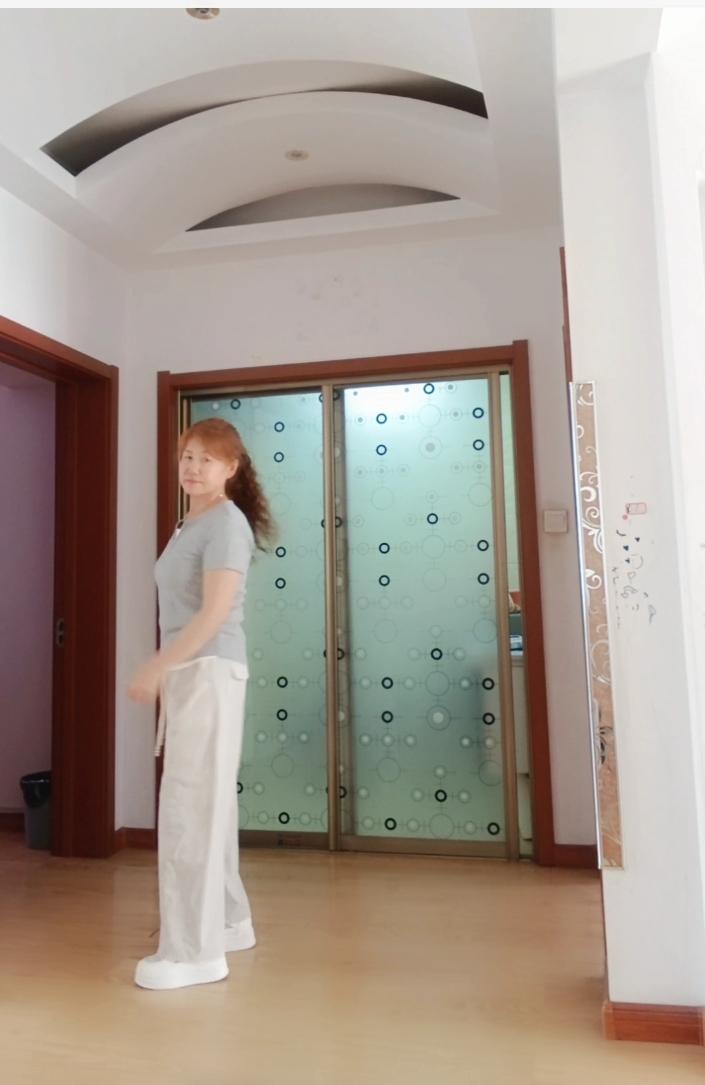 中老年女人有爱美的权利，发自拍照怎么了？爱发你就发，不爱发你就不发，谁也管不着。
