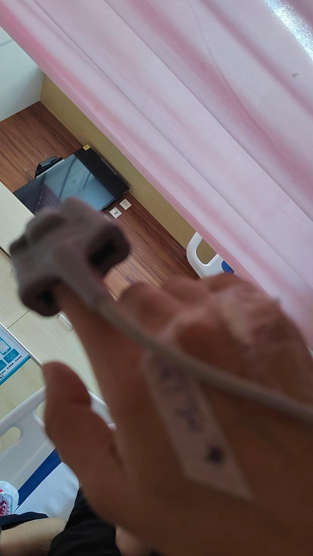 人只有生一场病，才会彻底清醒。平日里被柴米油盐、功名利禄推着走，忙着奔波应酬，总