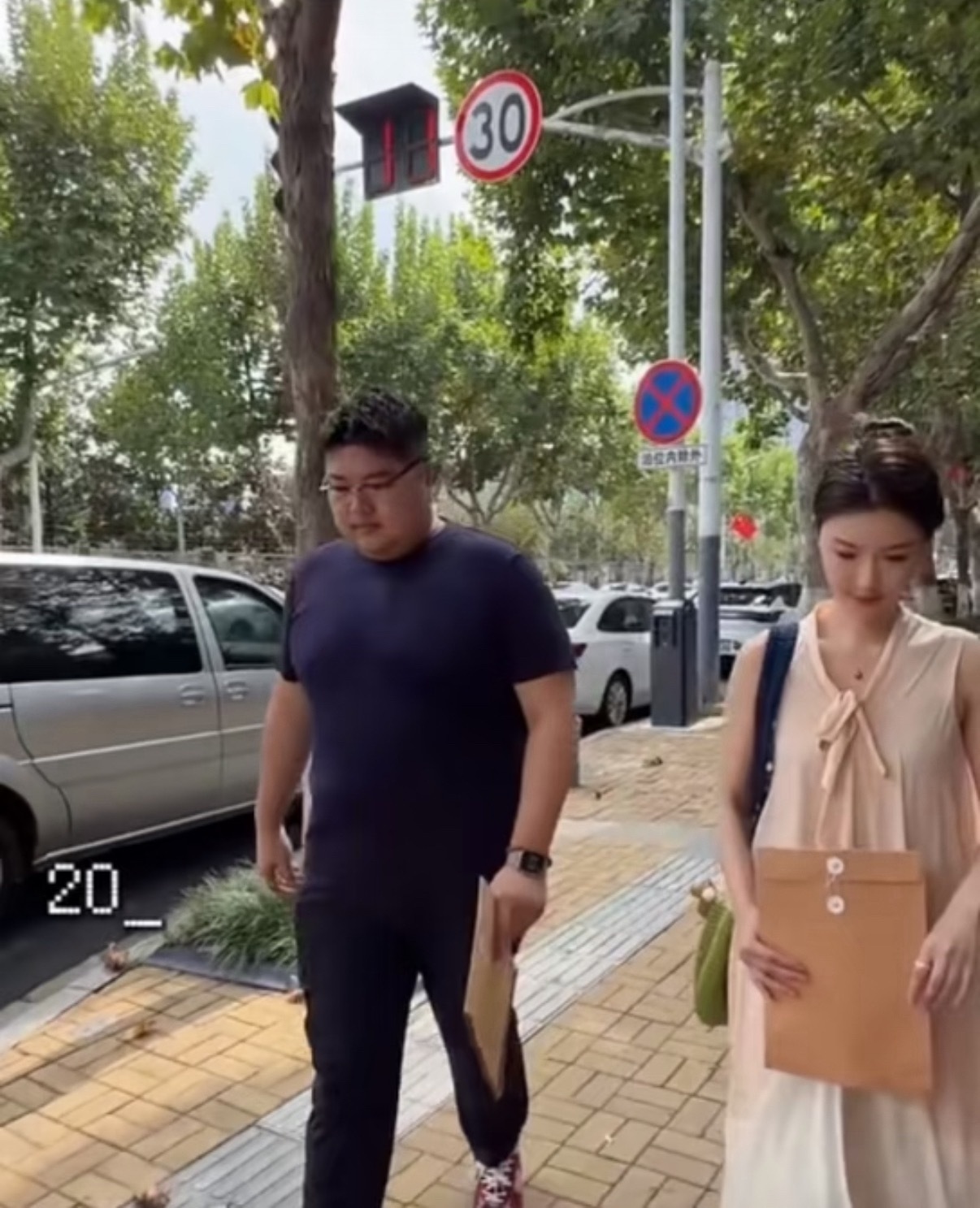 曝猴哥说车离婚真相差不多行了，都离婚这么久了还炒作呢。去年说离婚原因是因为长期分
