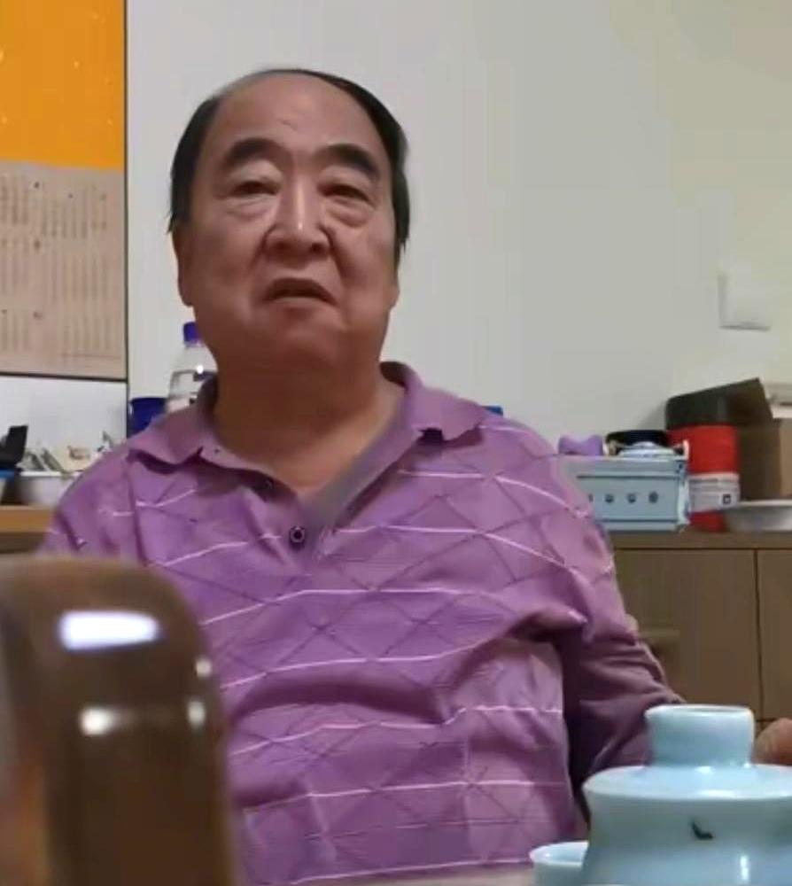 76岁了，台上那位把观众逗得前仰后合的相声名家王佩元，怎么这几年突然很少公开露面