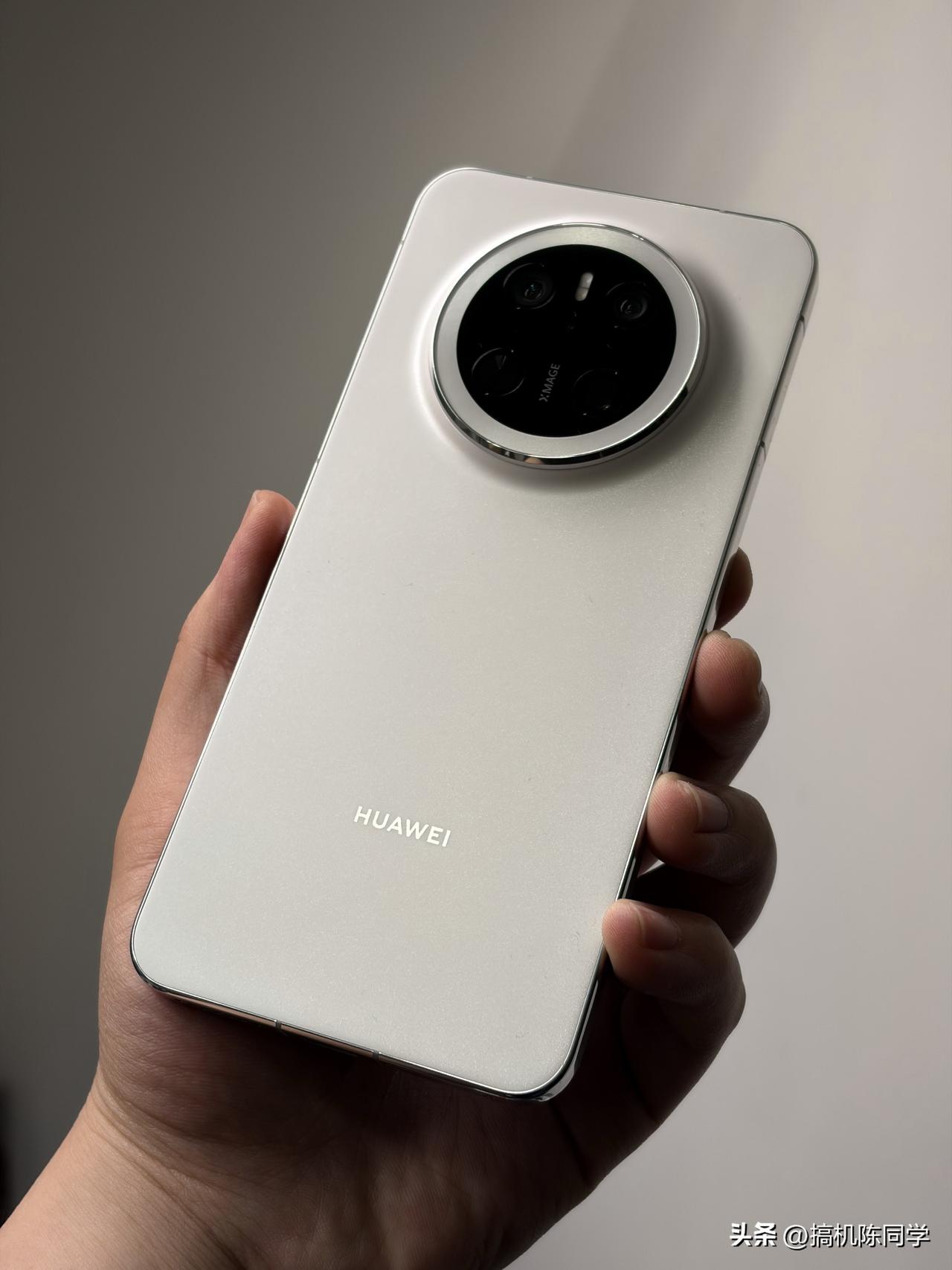 不是❓华为居然Mate70没有屏幕指纹🫆
买给家里人用的[捂脸]到了才知道
M