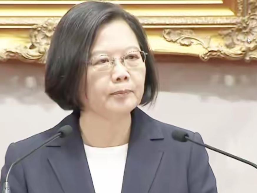 蔡英文出来表态了，时机选得很微妙。5月14日，正值中美北京峰会登场，蔡英文在东海