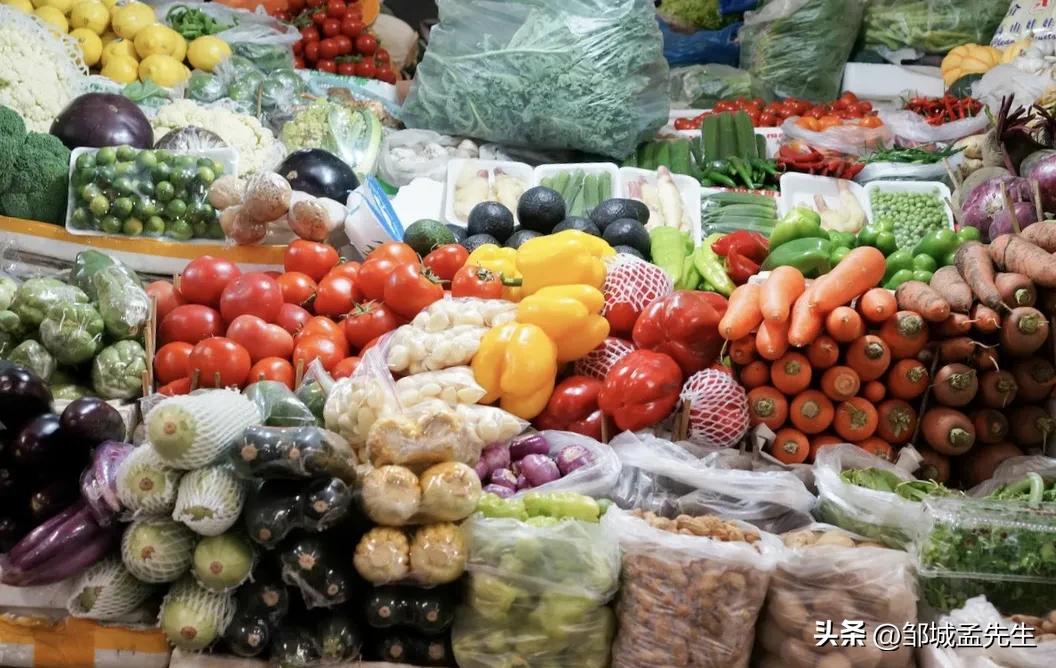 叶菜青青果菜鲜
饔飧馔玉味兼全
诸君欲购休多虑
品质优佳售价廉
​#瓜果蔬菜处处